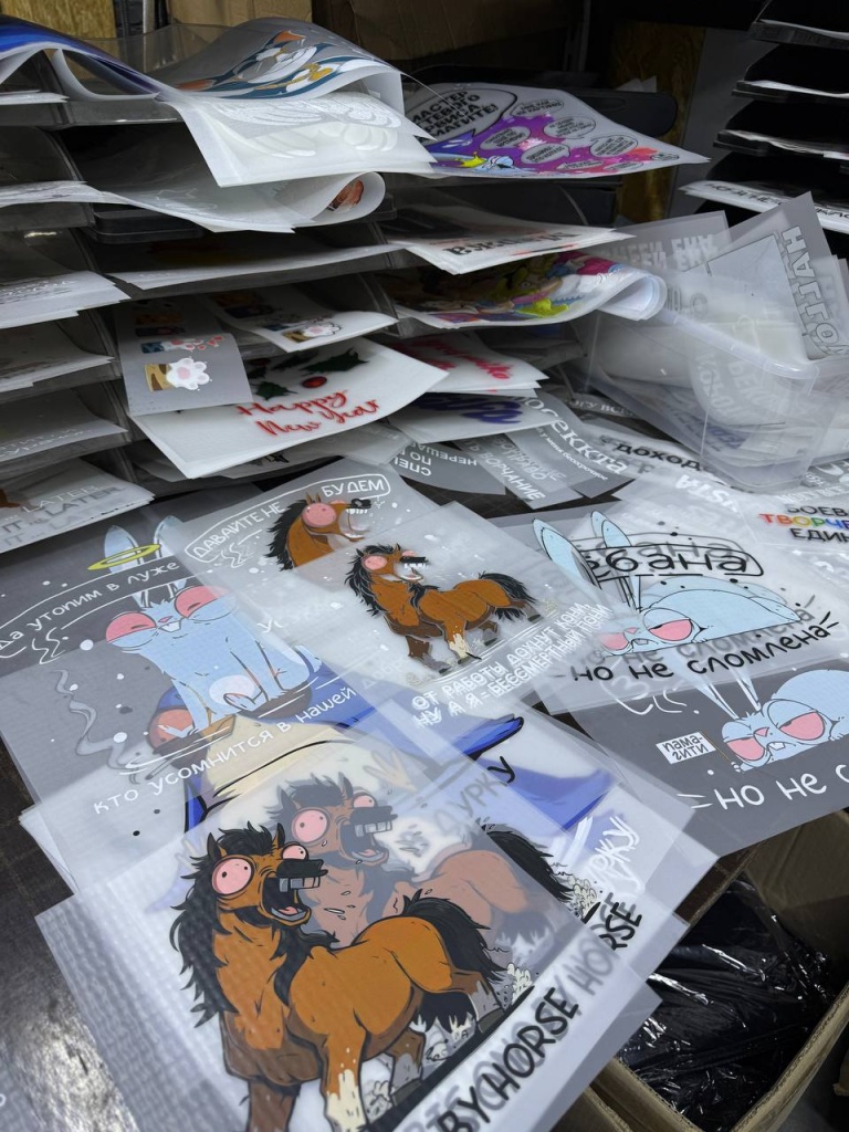 стопка авторских DTF принтов